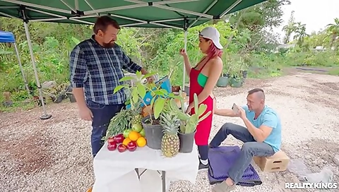 Reality Kings: Fresh Corn With Roxie Sinner