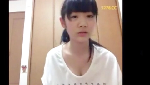 240124童顔でカワイイ美女の谷間238